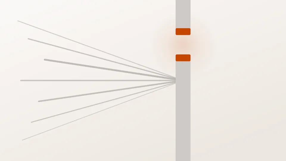 Ein grauer Balken über die ganze Bildhöhe, unterbrochen von einer Lücke, deren beide Kanten orange abschließen, und ein Fächer grauer Linien, die von links kommen und deutlich unterhalb der Lücke hinter dem Balken verschwinden.